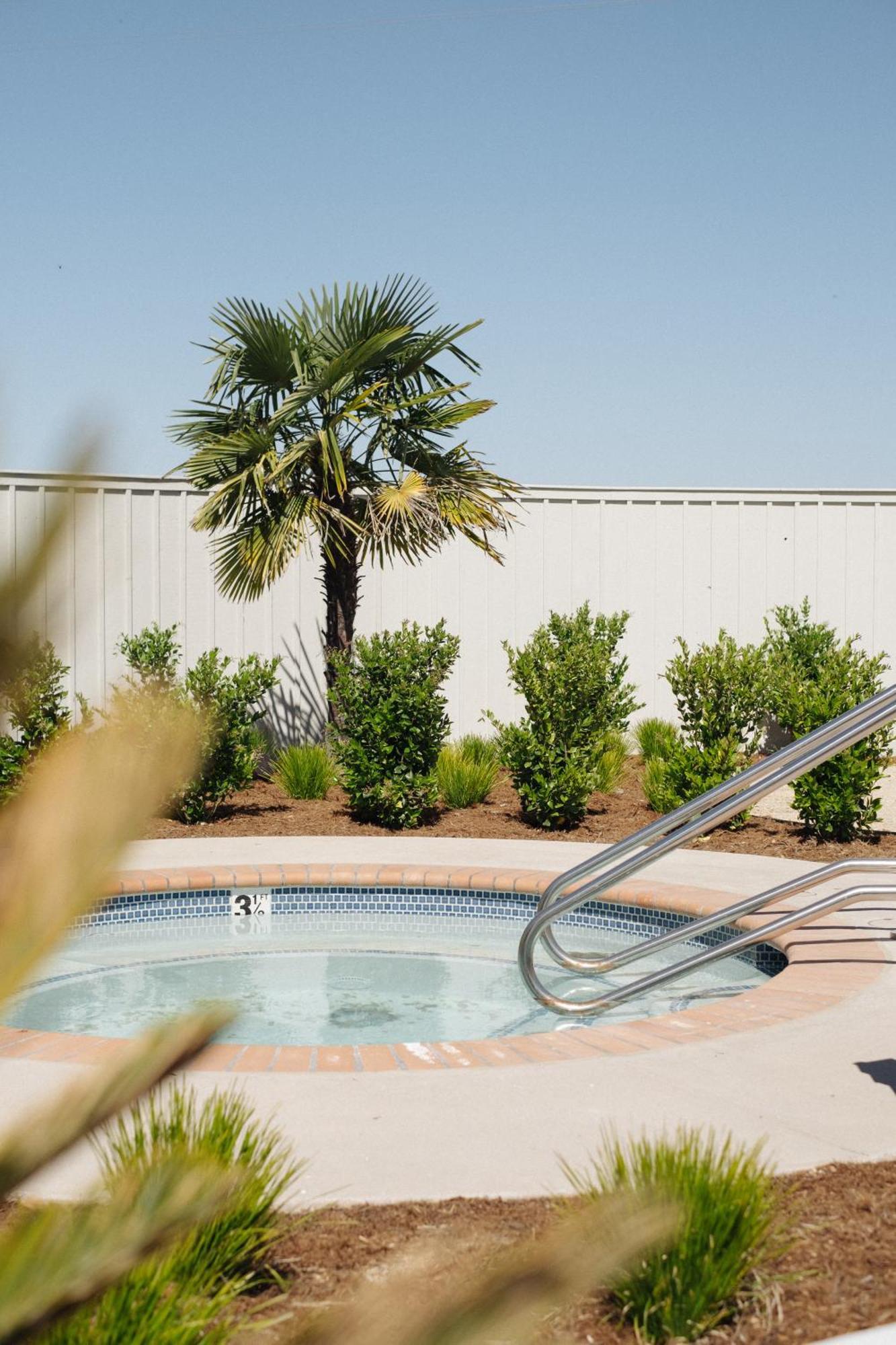 פאסו רובלס River Lodge Paso - 21 & Over Pool מראה חיצוני תמונה