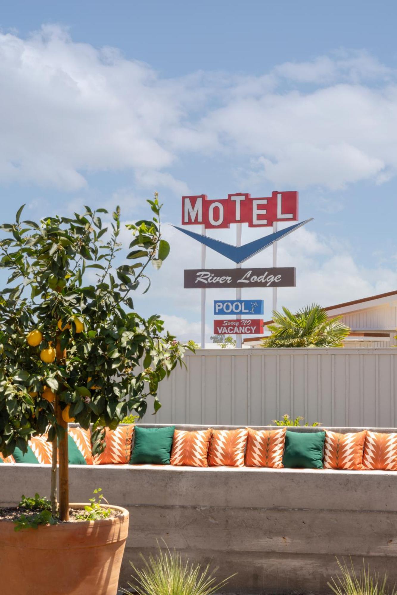 פאסו רובלס River Lodge Paso - 21 & Over Pool מראה חיצוני תמונה