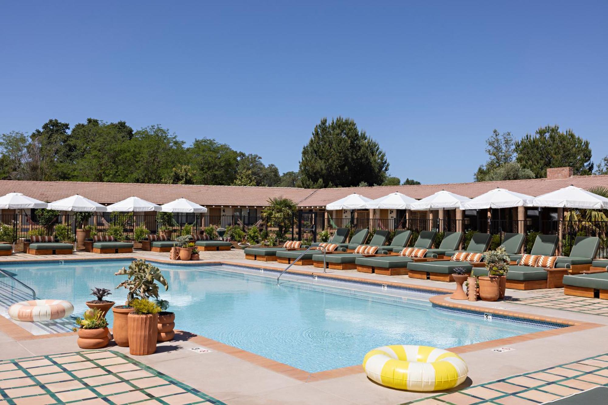 פאסו רובלס River Lodge Paso - 21 & Over Pool מראה חיצוני תמונה