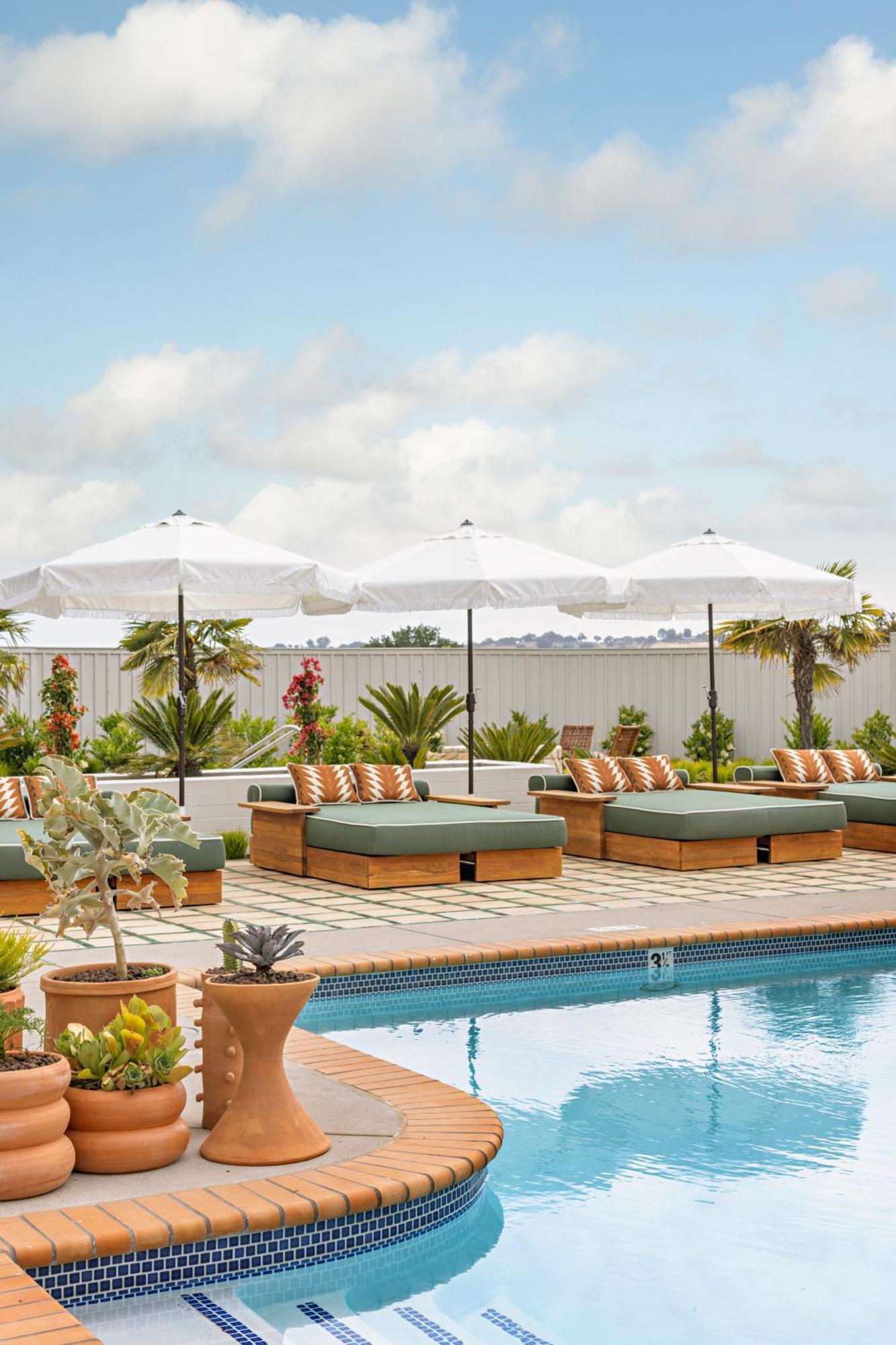 פאסו רובלס River Lodge Paso - 21 & Over Pool מראה חיצוני תמונה